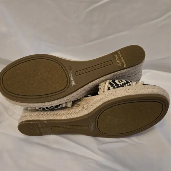 Tommy Hilfiger Yemina Espadrille Wedge Sandals | NWOT | Size 6 - Picture 4 of 8